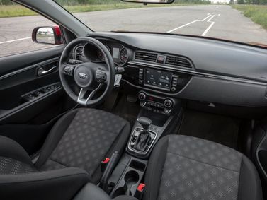 Kia Rio رابعاً، سيدان — منطقة السائق
