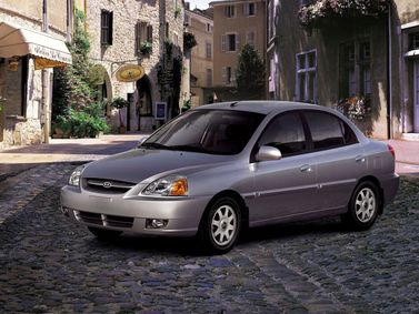 Kia Rio أنا فيس ليفت، سيدان — منظر أمامي أيمن
