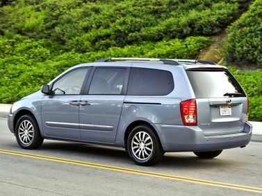 Kia Sedona فيس ليفت الثاني، ميني فان SWB — منظر خلفي أيمن