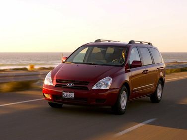Kia Sedona ثانياً، ميني فان LWB — منظر أمامي أيمن