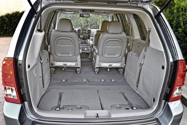 Kia Sedona فيس ليفت الثاني، ميني فان SWB — حجرة الأمتعة