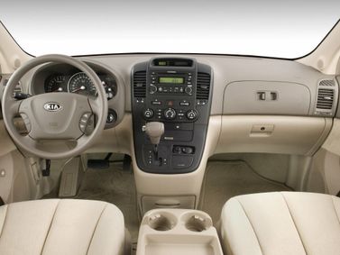 Kia Sedona ثانياً، ميني فان LWB — لوحة القيادة