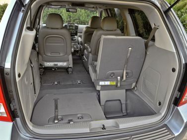 Kia Sedona II Рестайлинг, Минивэн LWB — багажное отделение