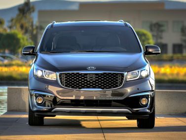 Kia Sedona ثالثاً، ميني فان — منظر أمامي