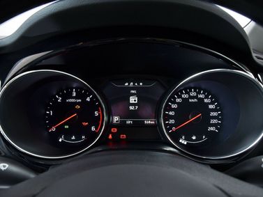 Kia Sedona ثالثاً، ميني فان — لوحة العدادات
