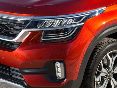 Kia Seltos I, Внедорожник 5 дв. — передняя часть автомобиля крупным планом
