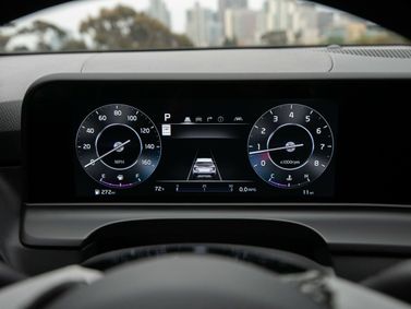 Kia Seltos أنا فيس ليفت، دفع رباعي 5 أبواب — لوحة العدادات