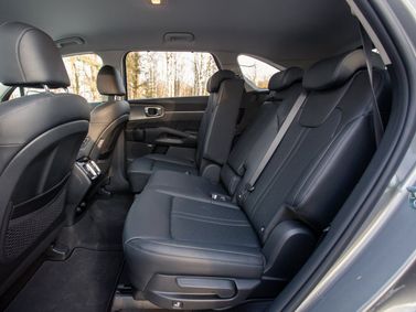 Kia Sorento IV, Внедорожник 5 дв. — задние сиденья