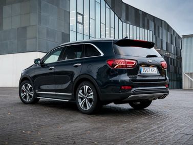Kia Sorento عملية فيس ليفت III برايم برايم، دفع رباعي 5 أبواب — منظر خلفي أيمن