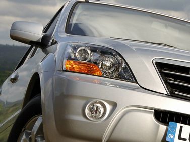 Kia Sorento I Рестайлинг, Внедорожник 5 дв. — передняя часть автомобиля крупным планом