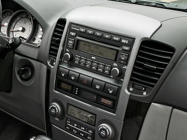 Kia Sorento I Рестайлинг, Внедорожник 5 дв. — центральная консоль