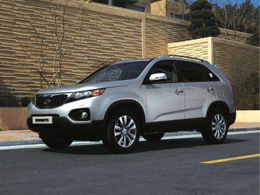 Kia Sorento ثانياً، دفع رباعي 5 أبواب — منظر أمامي أيمن