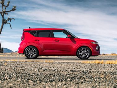 Kia Soul ثالثاً، هاتشباك 5 أبواب — منظر من الجانب الأيمن