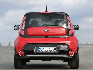 Kia Soul ثانياً، هاتشباك 5 أبواب — منظر خلفي