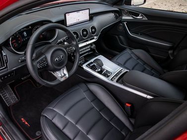 Kia Stinger I Рестайлинг, Лифтбэк — место водителя