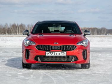 Kia Stinger I Рестайлинг, Лифтбэк — вид спереди