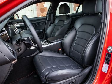 Kia Stinger I Рестайлинг, Лифтбэк — место водителя
