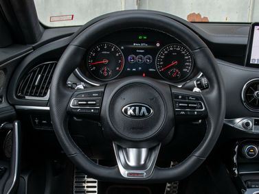 Kia Stinger I Рестайлинг, Лифтбэк — рулевое колесо