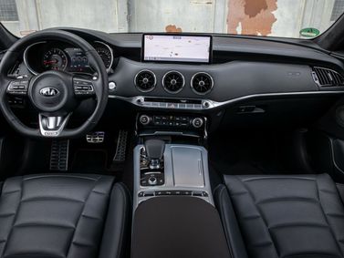 Kia Stinger I Рестайлинг, Лифтбэк — передняя панель