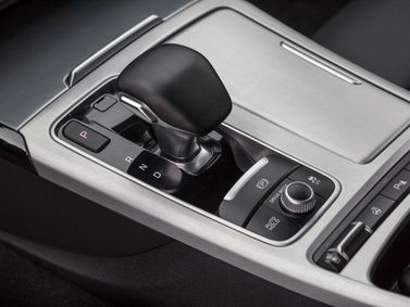 Kia Stinger I، ليفتباك — محدد ناقل الحركة