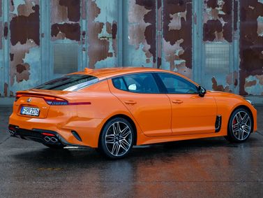 Kia Stinger I Рестайлинг, Лифтбэк — вид сзади справа