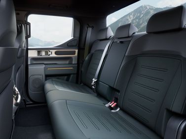 Kia Tasman، بيك أب بكابينة مزدوجة — المقاعد الخلفية