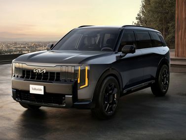 Kia Telluride II، دفع رباعي 5 أبواب — منظر أمامي بزاوية ثلاثة أرباع