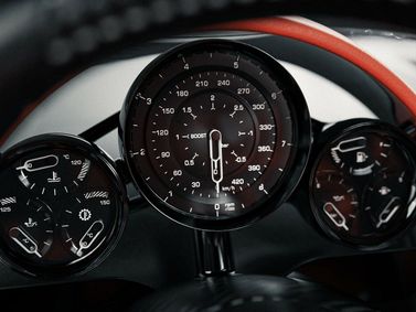Koenigsegg CC850، تارغا — لوحة العدادات
