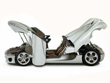 Koenigsegg CC8S، كوبيه — منظر من الجانب الأيسر