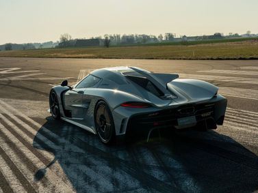 Koenigsegg Jesko, Тарга — вид сзади слева