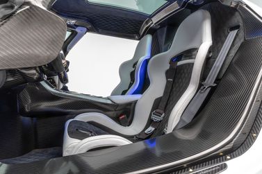 Koenigsegg Jesko, Тарга — передние сиденья