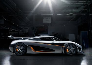 Koenigsegg One:1، كوبيه — منظر من الجانب الأيمن