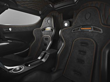 Koenigsegg One:1، كوبيه — المقاعد الأمامية