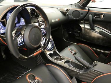 Koenigsegg One:1، كوبيه — منطقة السائق
