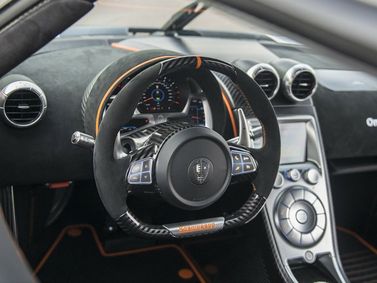 Koenigsegg One:1، كوبيه — عجلة القيادة