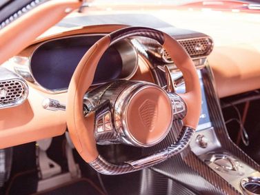 Koenigsegg Regera I، تارغا — عجلة القيادة