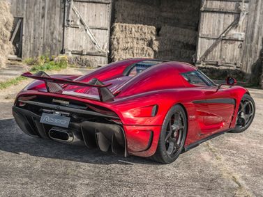 Koenigsegg Regera I، تارغا — منظر خلفي بزاوية ثلاثة أرباع