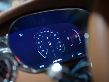 Koenigsegg Regera I، تارغا — لوحة العدادات