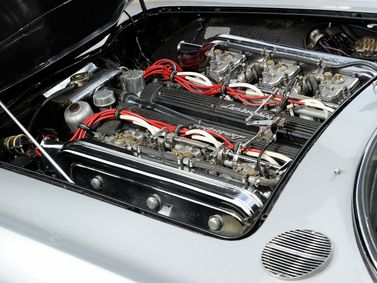 Lamborghini 350/400 GT، كوبيه 350 GT — حجرة المحرك