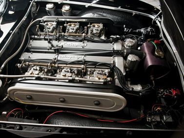 Lamborghini 350/400 GT، كوبيه 350 GT — حجرة المحرك