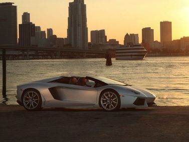 Lamborghini Aventador I، رودستر — منظر أمامي أيمن