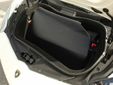 Lamborghini Aventador I، رودستر — حجرة الأمتعة