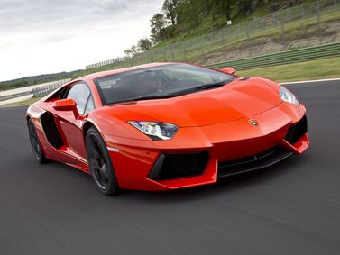 Lamborghini Aventador I، كوبيه — منظر أمامي أيمن