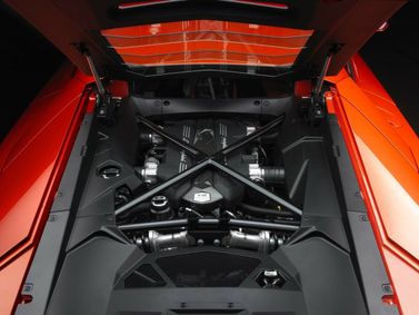 Lamborghini Aventador I، كوبيه — حجرة المحرك