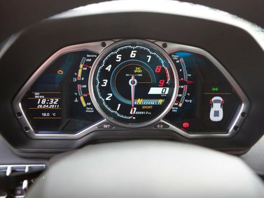 Lamborghini Aventador I، كوبيه — لوحة العدادات