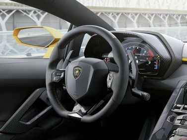 Lamborghini Aventador أنا فيس ليفت، كوبيه — منطقة السائق