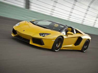 Lamborghini Aventador I، رودستر — منظر أمامي أيمن