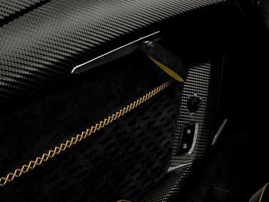 Lamborghini Centenario I، كوبيه — تفصيل داخلي