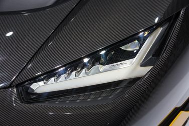 Lamborghini Centenario I، كوبيه — المصباح الأمامي