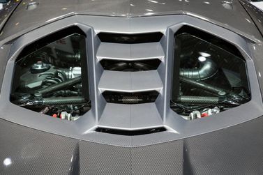 Lamborghini Centenario I، كوبيه — حجرة المحرك